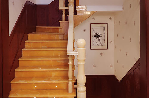 北京中式别墅室内汉白玉石楼梯的定制安装装饰效果
